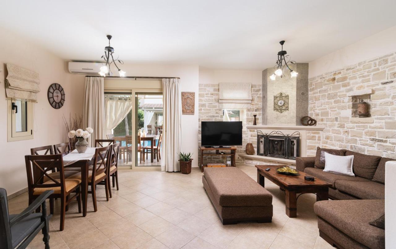 Villa Eleni Pitsidia Bagian luar foto